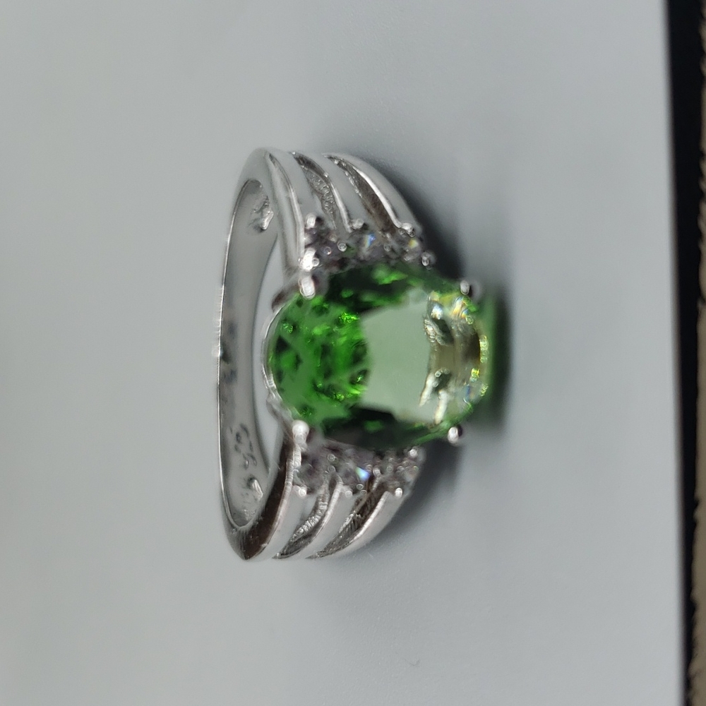 Peridot Ring - Picture 5 of 6